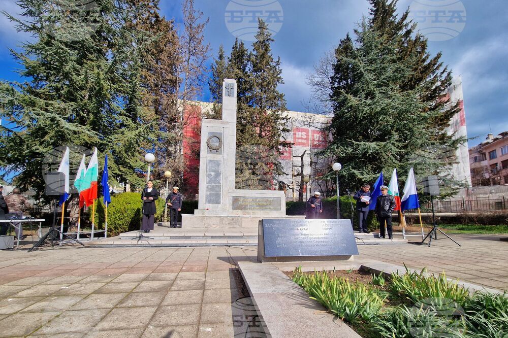Бургас - паметник на загиналите в Руско-турската освободителна война - почит