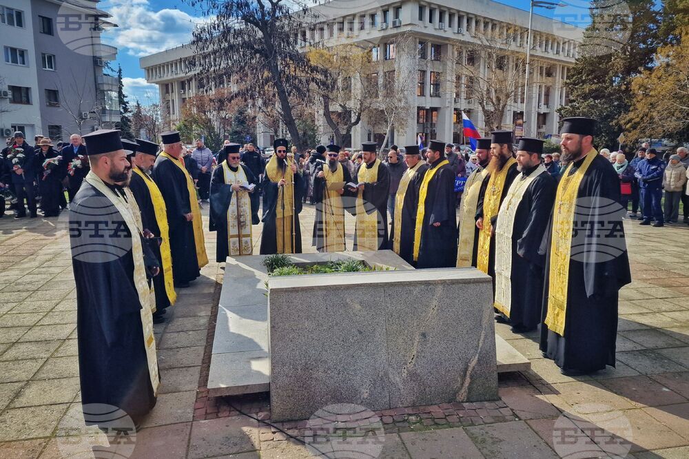 Бургас - паметник на загиналите в Руско-турската освободителна война - почит