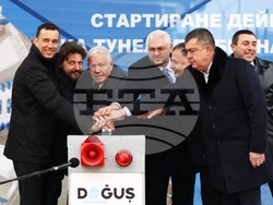 Метро - тунелопробивна машина - церемония