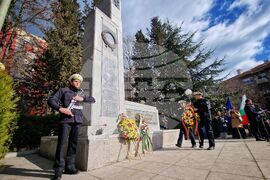 Бургас - паметник на загиналите в Руско-турската освободителна война - почит