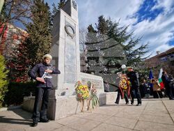 Бургас - паметник на загиналите в Руско-турската освободителна война - почит