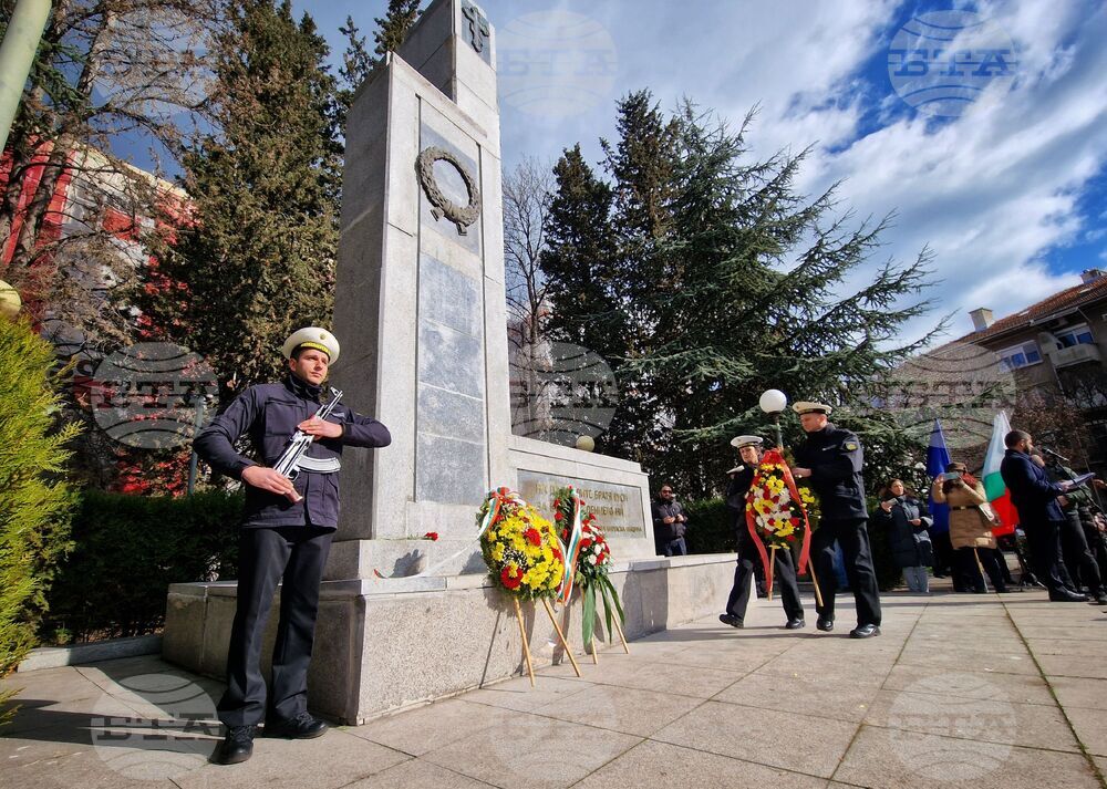 Бургас - паметник на загиналите в Руско-турската освободителна война - почит