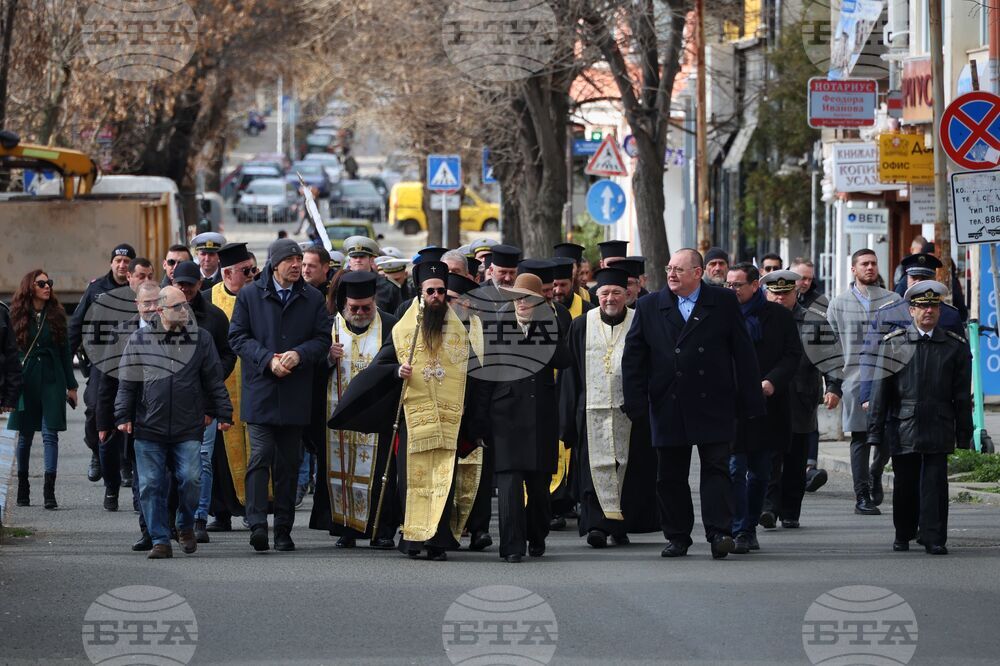 Бургас - паметник на загиналите в Руско-турската освободителна война - почит