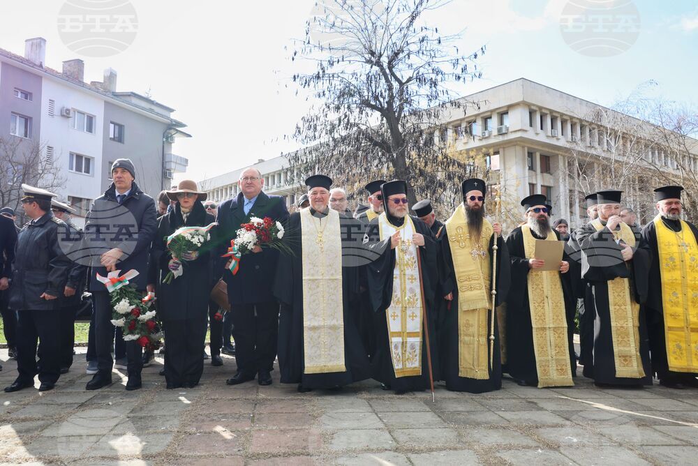 Бургас - паметник на загиналите в Руско-турската освободителна война - почит