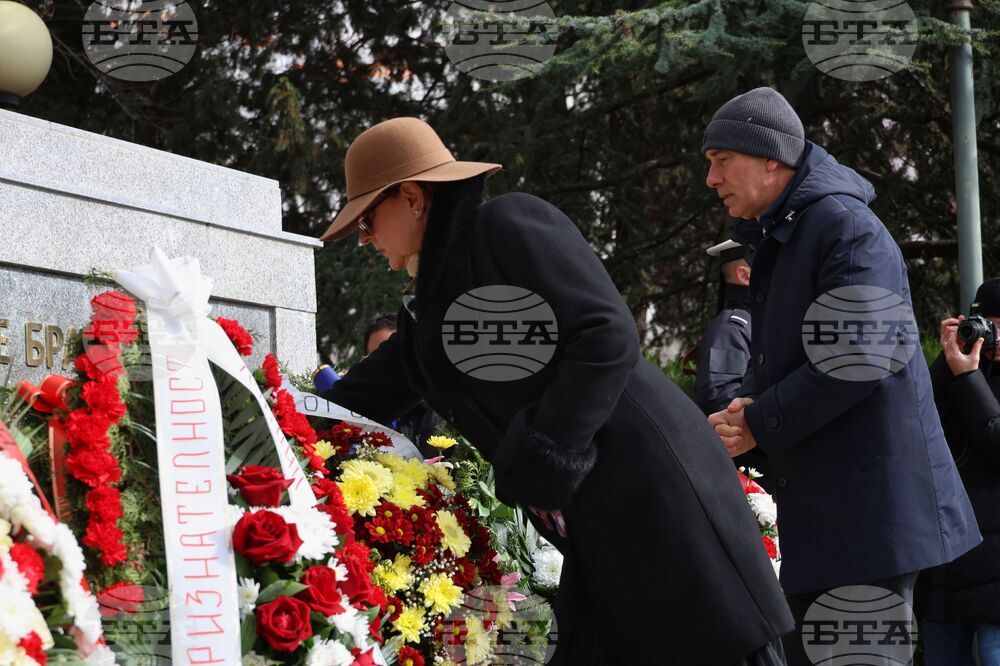 Бургас - паметник на загиналите в Руско-турската освободителна война - почит
