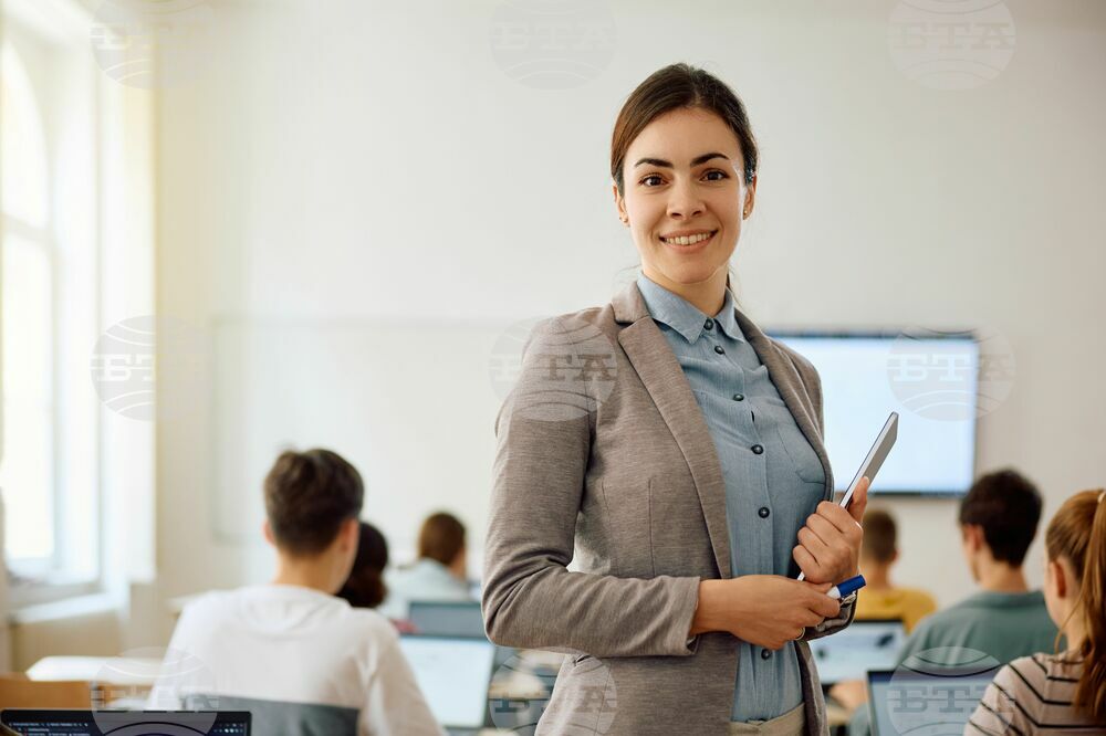 Ученици от пловдивското село Белозем изработват умалени модели на Седемте чудеса на Античния свят