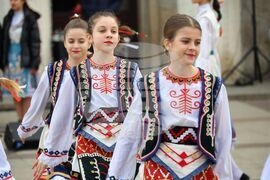 Бургас - Фолклорен танцов ансамбъл "Никола Гинов" - концерт