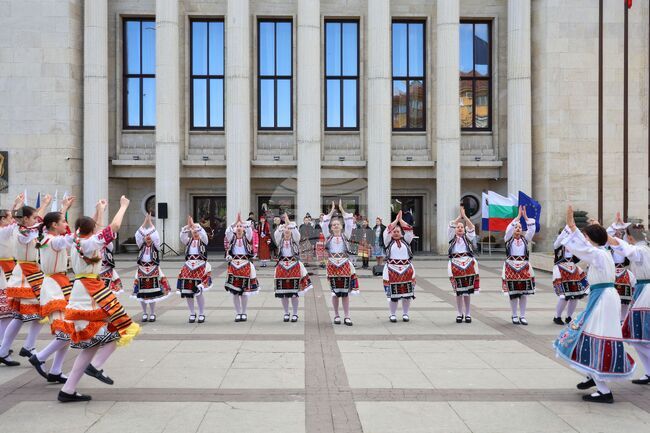  Бургас - Фолклорен танцов ансамбъл "Никола Гинов" - концерт
