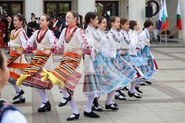Бургас - Фолклорен танцов ансамбъл "Никола Гинов" - концерт