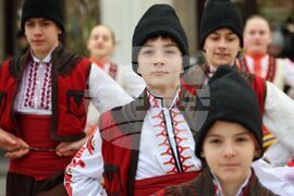 Бургас - Фолклорен танцов ансамбъл "Никола Гинов" - концерт