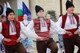 Бургас - Фолклорен танцов ансамбъл "Никола Гинов" - концерт