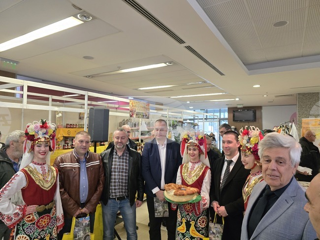 В Плевен започна 22-рото Международно изложение-договаряне "Пчеларство"