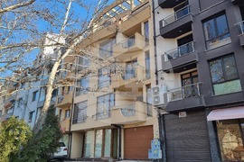 Благоевград - барикадирал се мъж