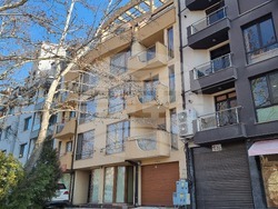 Благоевград - барикадирал се мъж