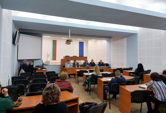 Представители на дребния и средния бизнес в Свищов обсъдиха новия подход за управление на отпадъците с общинското ръководство