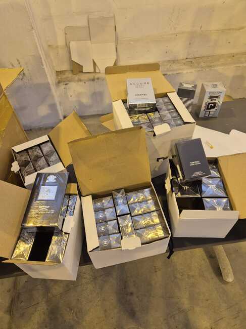 Митничари задържаха над 8300 фалшиви парфюма в района на „Дунав мост 2“ при Видин