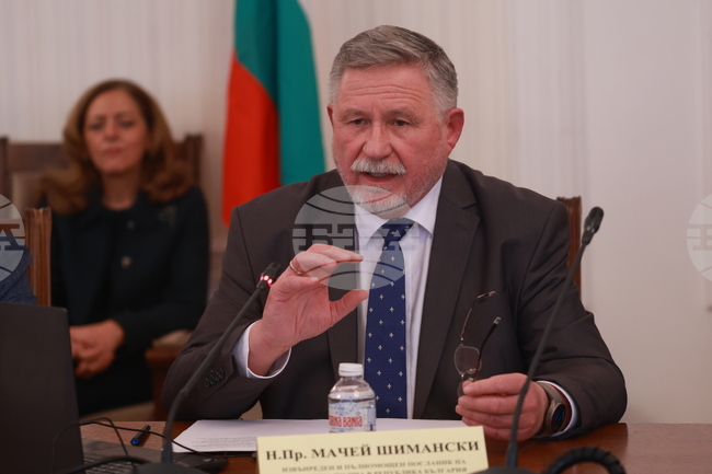 Полша пое председателството на Съвета на ЕС в момент на несигурност и безпокойство, каза посланикът на страната Мачей Шимански