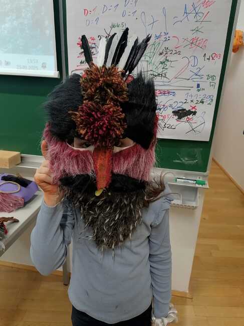 Творческа работилница „Да направим заедно кукерска маска“ се състоя в училище „Орфей“ в Линц