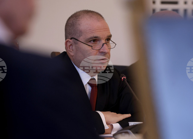 Поискахме среща с Европейската комисия по повод търга за поръчка на нови мотриси, каза министър Гроздан Караджов