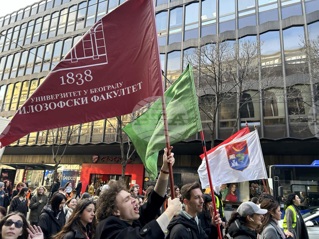  Политическата криза в Сърбия влезе в дневния ред на Европейския парламент; протестите продължават под полицейска охрана