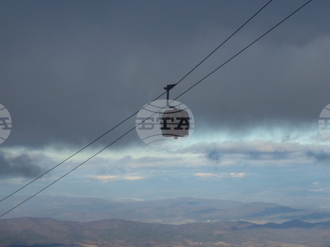 Ски лифтът в курорта Дурмитор, Черна гора, от който вчера човек падна и загина, е имал необходимата документация за работа, каза директор
