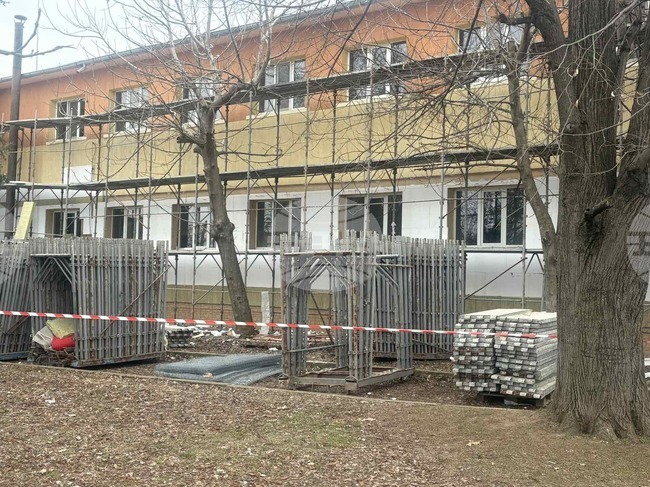 В Левски започна изпълнението на проект за подобряване на енергийната ефективност в училище „Максим Горки“