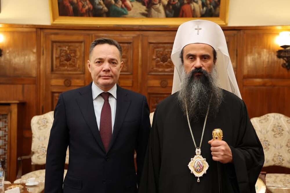 Патриарх Даниил прие на среща в Синодалната палата посланика на Република Казахстан у нас Виктор Темирбаев