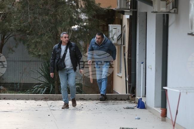 Оръжието, с което мъжът в Благоевград се барикадира, е на съпругата му, съобщи районният прокурор Борислав Ковачки