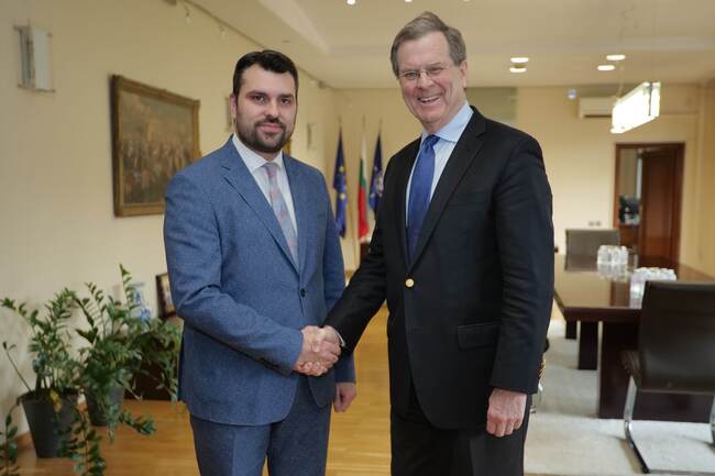 Former Executive Director of American Jewish Committee Visits Sofia to Present New Book, Meets Bulgarian Officials