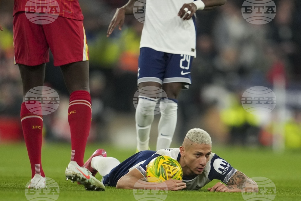 Нападателят на Тотнъм Ричарлисон е получил контузия на прасеца по време на загубата от Ливърпул