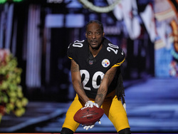 Super Bowl Honors Football