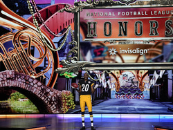 Super Bowl Honors Football