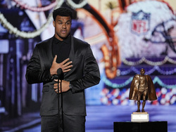 Super Bowl Honors Football