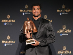 Super Bowl Honors Football
