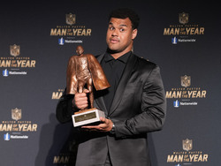 Super Bowl Honors Football