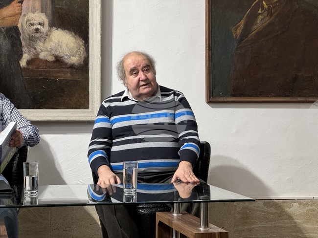 Книгата „Ноти от мелодията на живота“ съхранява историите на „хора с добавена стойност“, каза в Казанлък авторът Ваньо Стоилов