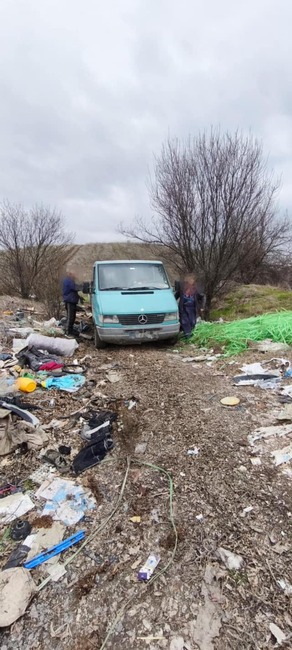 Иззеха автомобил, с който незаконно са изхвърлени отпадъци на нерегламентирано място край Стара Загора