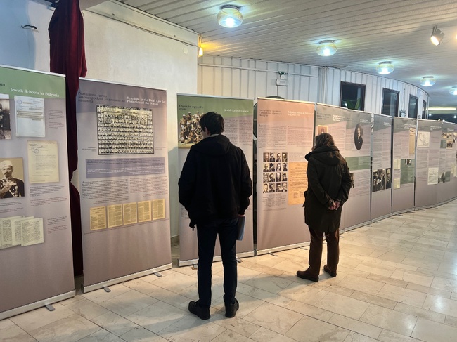 Представяне на изложбата „Евреите по българските земи“ и на филма „Българска рапсодия“ се състоя в черногорския град Бар