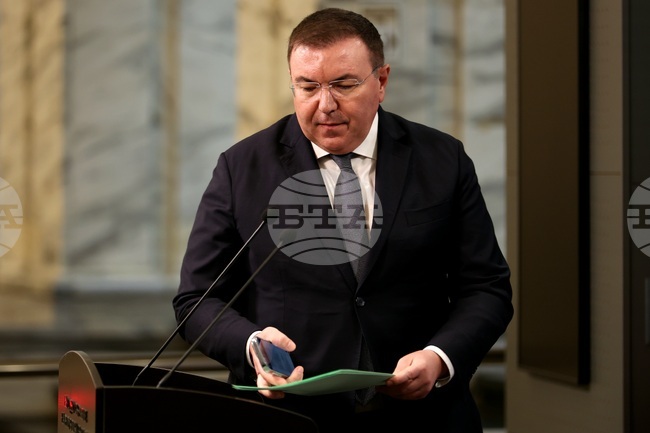 Целта ни е да подберем хора, които са експерти и имат доказани качества и опит, заяви Костадин Ангелов за избора в регулаторите