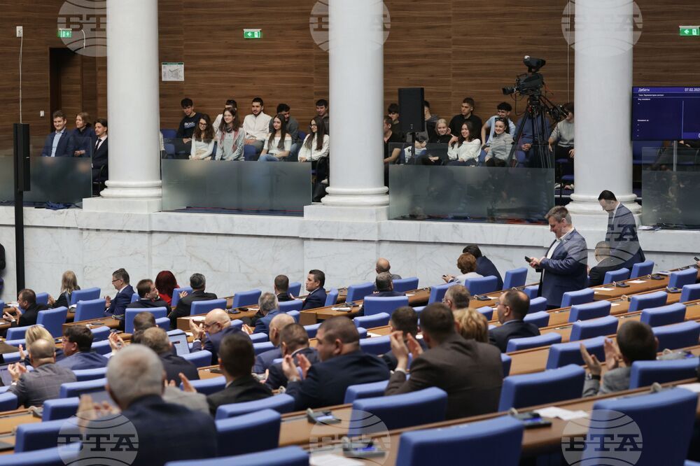 Парламентът отпусна държавни парични награди на 10 български артисти и творци 