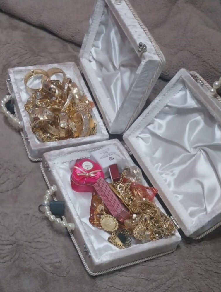 Кражба на килограм и половина злато и значителна парична сума е разкрита при полицейска операция в Сливен