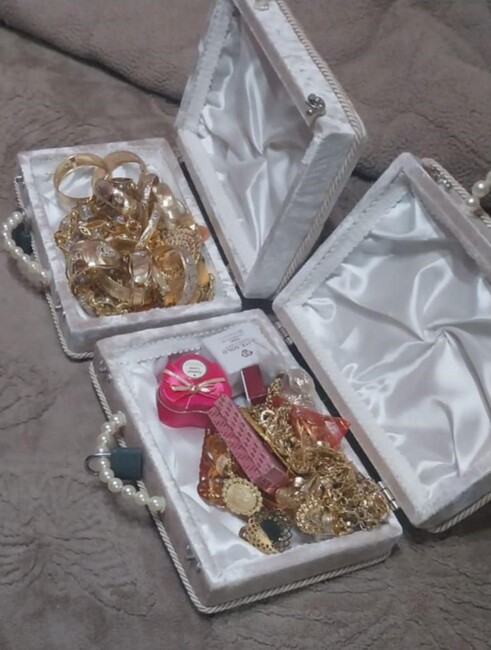 Кражба на килограм и половина злато и значителна парична сума е разкрита при полицейска операция в Сливен