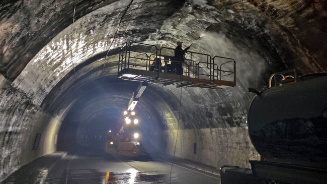 Прекъснато е електрозахранването в тунел "Кривия", движението да се осъществява с повишено внимание, предупреждава АПИ