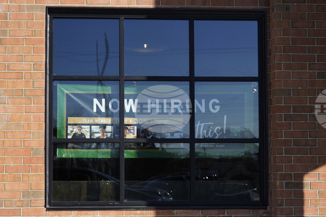 Свободните работни места в САЩ намаляха до 7,4 милиона през юни, тъй като пазарът на труда продължава да се охлажда