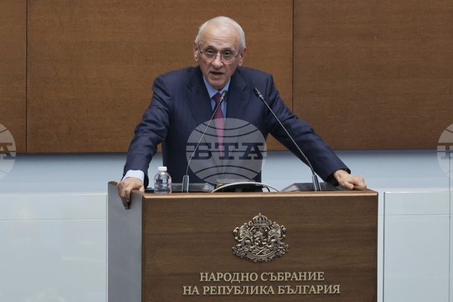 При трудност в транспортирането на пациент до линейка, медицинският екип трябва да потърси помощ чрез координационна централа