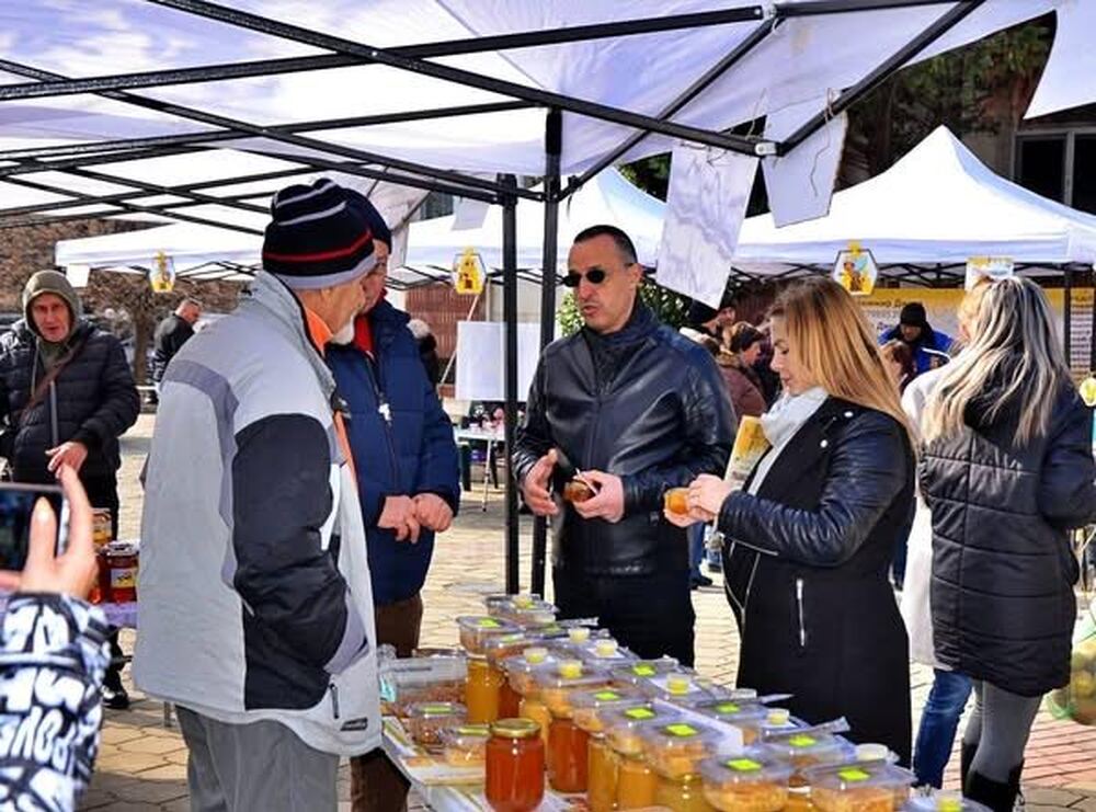 В Чирпан се проведе изложение на мед и пчелни продукти "Медобор"