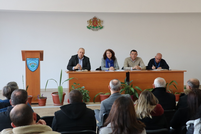 Община Ардино: Данъчната кампания и влошената епизоотична обстановка бяха основните теми на кметска среща в Ардино