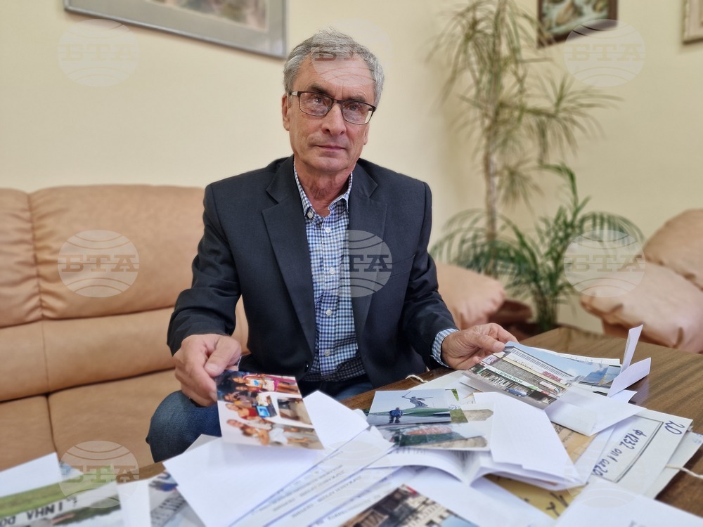 Пернишкият пътешественик Валентин Дрехарски дари личния си архив на Държавен архив – Перник