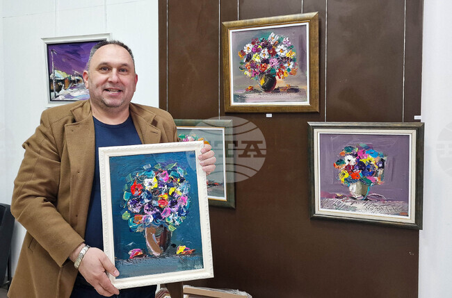 Разградският художник Орхан Исмаил показва живописни платна, вдъхновени от красотите на Лудогорието