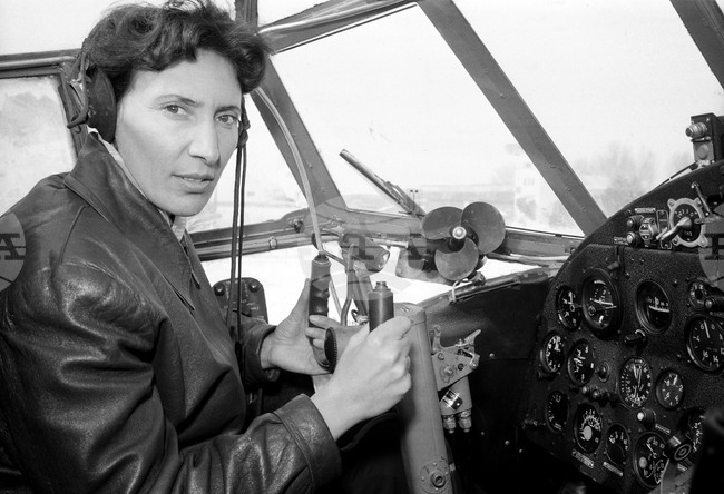 Мария Недялкова - първата жена-пилот в авиационната история на страната